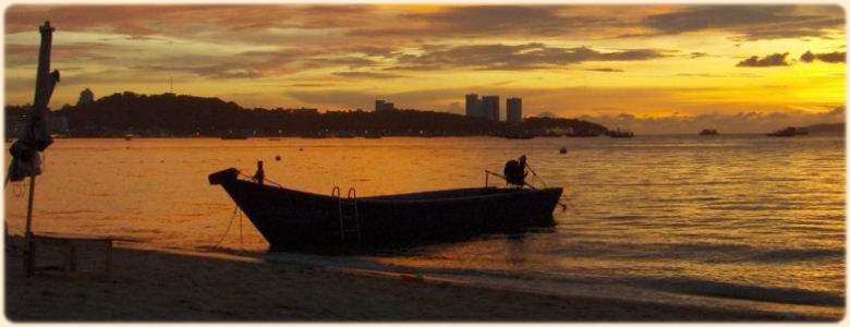 Coucher de soleil sur le port, à louer studio et appartement à Pattaya et Jomtien